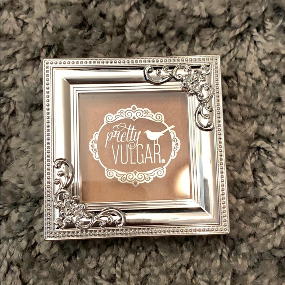 Pretty Vulgar Highlighter in Shimmering Swan